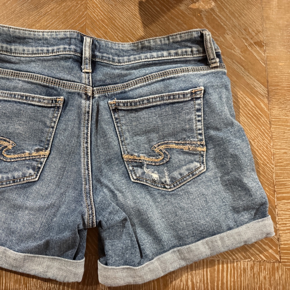 Silver Jeans blue denim shorts with branded waist tab